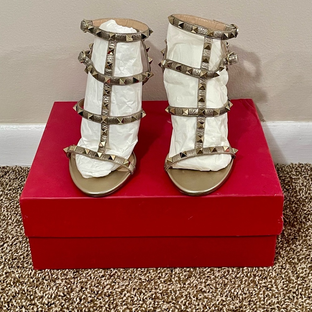 Valentino Garavani Rockstud Metallic Sandals 105cm SOLD
